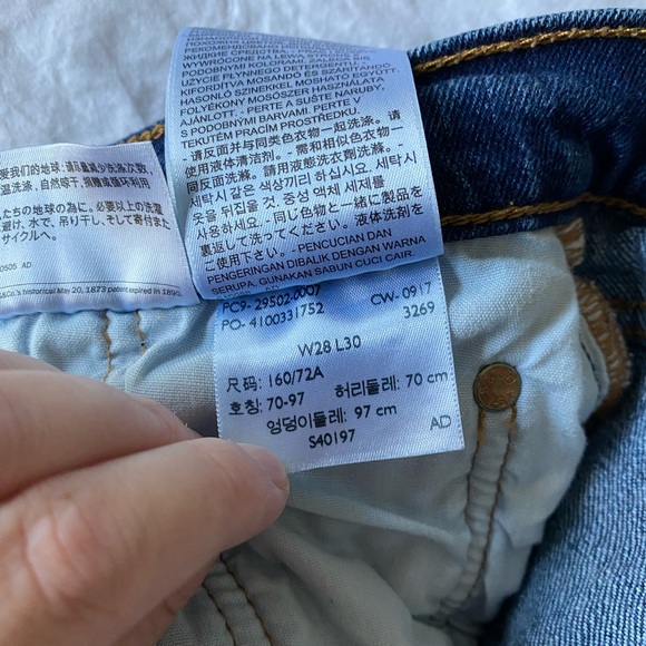 Levi’s 501 Skinny Raw Hem Jeans - Picture 11 of 12